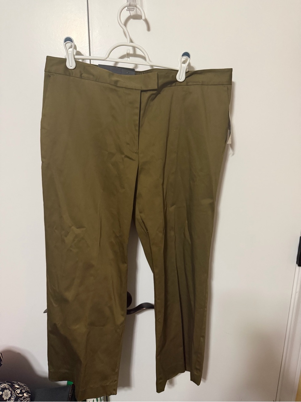 Liz Claiborne Olive Green Cropped Pants - size 14 NWT